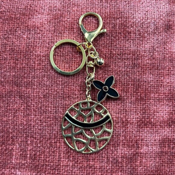 New GEO CLOVER Bag Charm Black Gold Tone - Picture 4 of 7